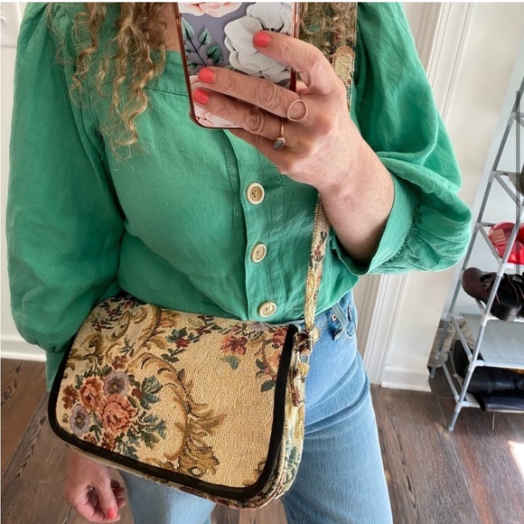 Vintage-Inspired Floral Tapestry Bag - Picture 2 of 7